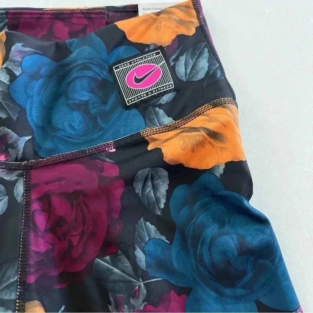 NWT Nike Women's One Icon Clash 7" Mid-Rise Printed Training Short - Picture 3 of 8